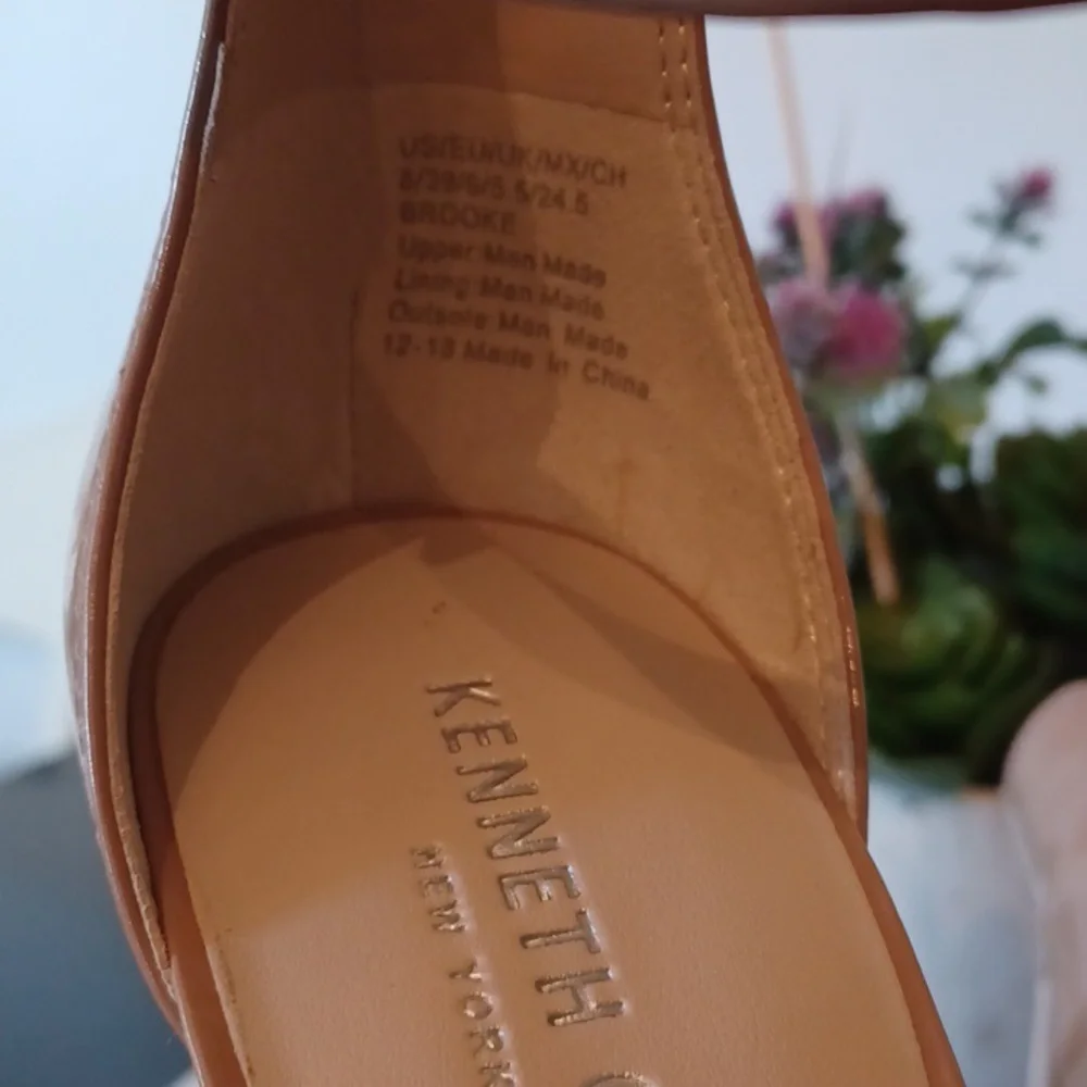 Kenneth Cole sz 8 Beige gold trim sole 4 inch open toe Ankle Strap Heel - Picture 5 of 10